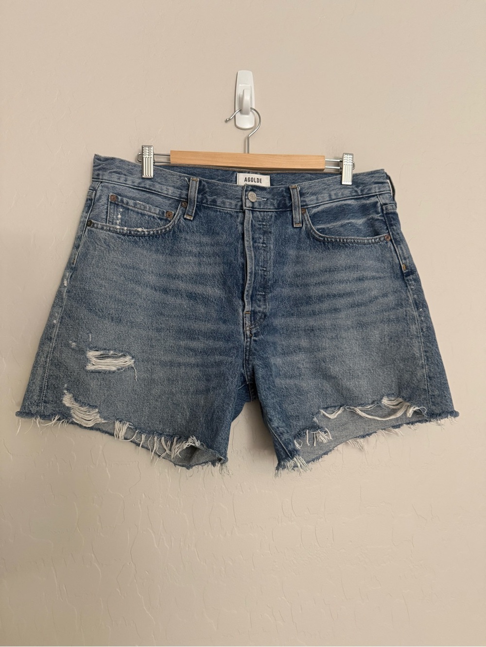 🔥 AGOLDE Parker Vintage Cut-Off Denim Shorts - Size 31 🔥 Swapmeet wash